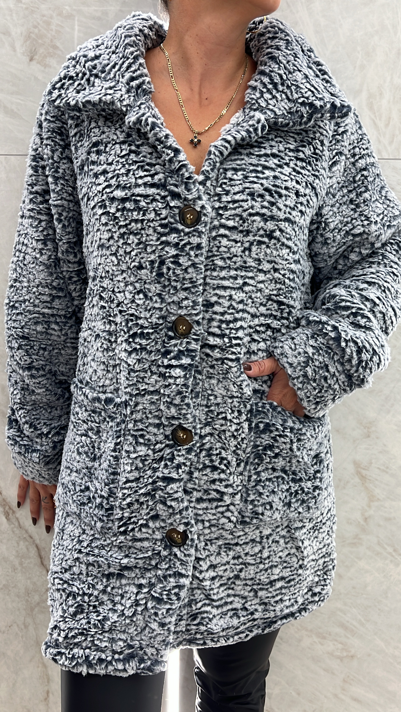 C42E5F13-2B73-4CFE-9F6D-0C22BA2D9D73